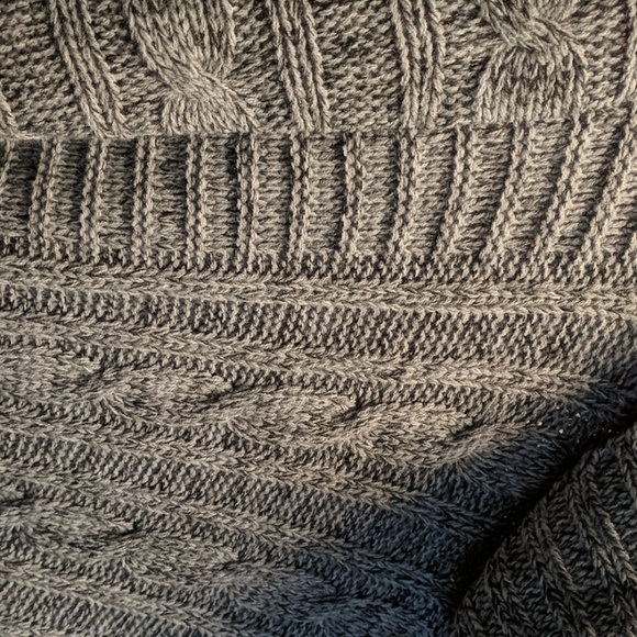 Knitted Sweater Cape/Ponch w/Fingerless Gloves - Picture 6 of 7